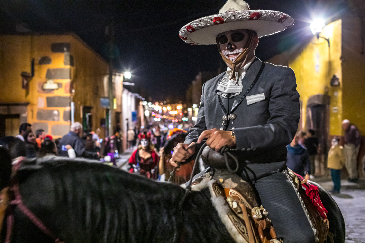 LACALACA2019_1102_043338-1028_ALIVECOVERAGE